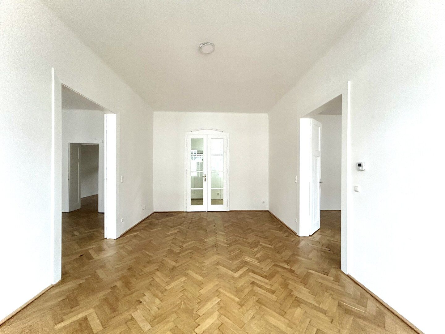 Charmante 4-Zimmer-Altbauwohnung mit Potenzial im Herzen der Landstraße - Gewerbliche Nutzung möglich! *TOP4*