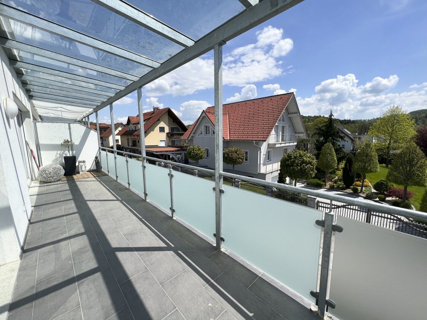 Hart bei Graz! Sonnige 3 Zimmer Wohnung mit TOP Ausstattung und großem Süd-Balkon !!!