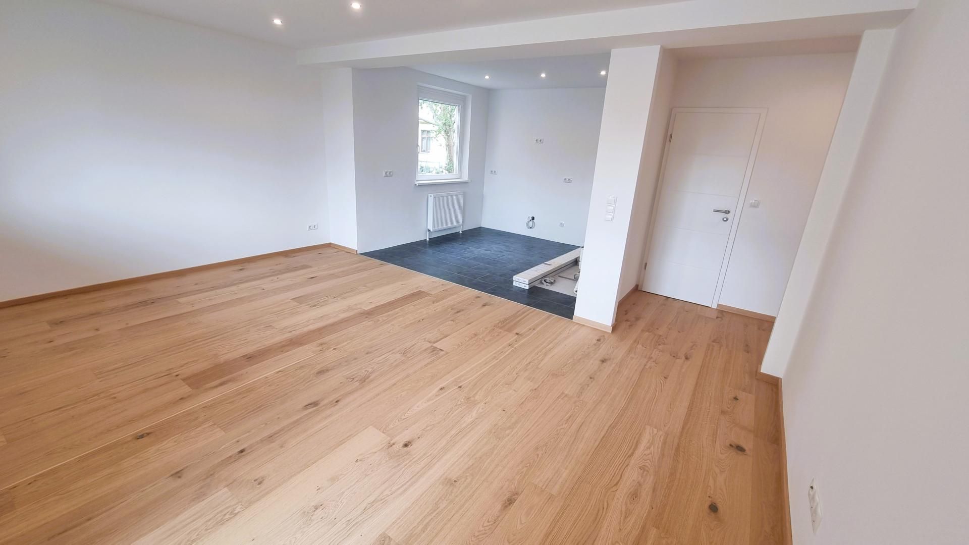 Sanierte Dreizimmerwohnung mit Loggia!