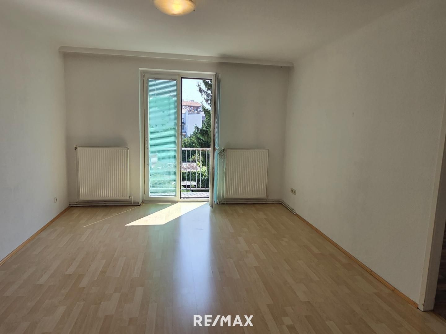 TOP! 2 Zimmer mit kleinem Balkon, Nähe U-Bahn
