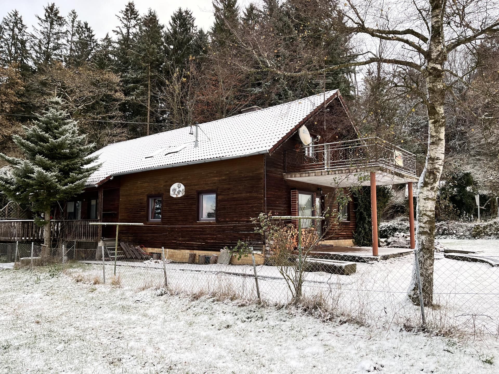 Sanierungsbedürftiges Wohnhaus in naturnaher Lage