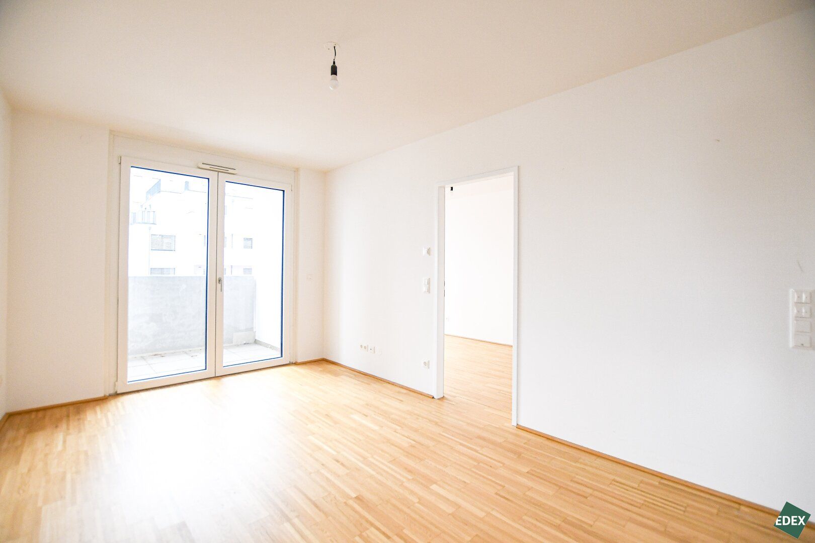 Hofruhelage: Moderne 2-Zimmer Wohnung mit Balkon nahe Donau