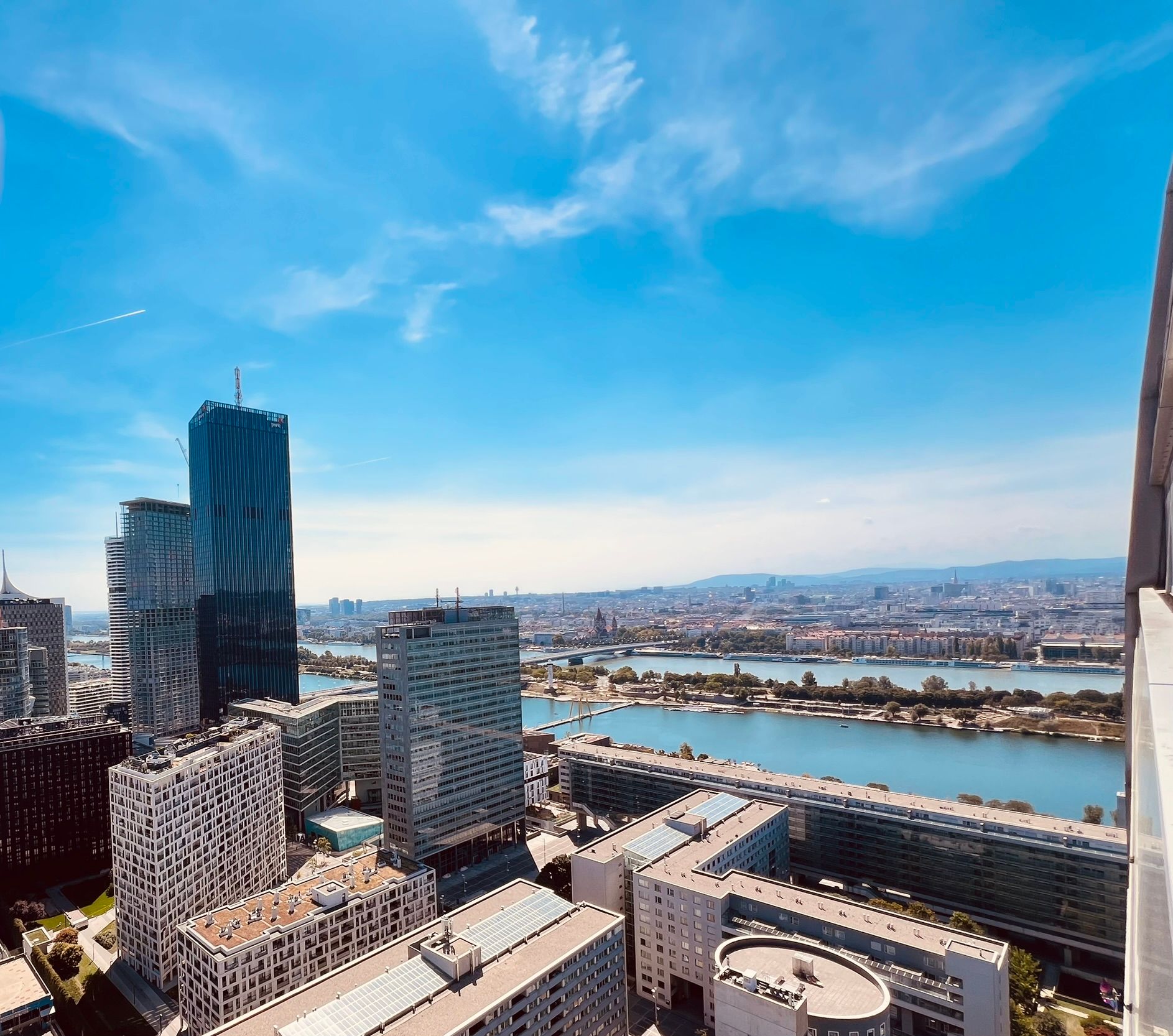 All-Inclusive Apartment for Expats - 31st Floor with Panoramic View Next to UN/Austria Center