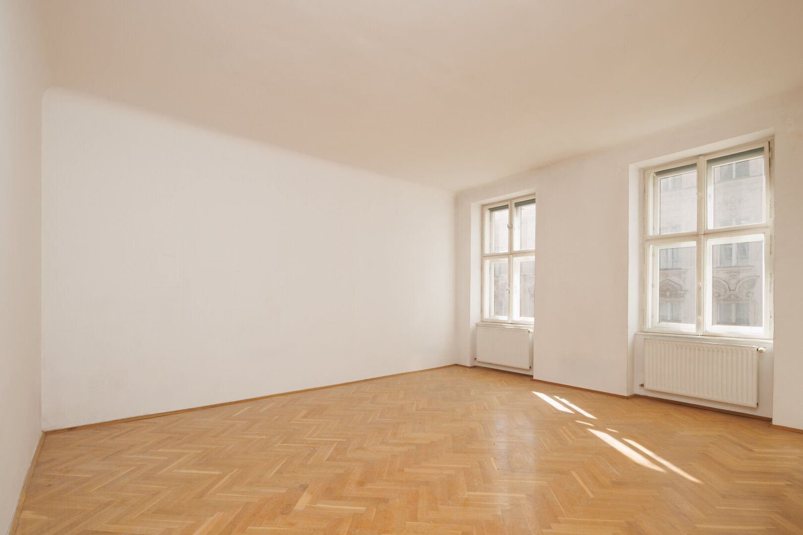 * Beliebte Adresse * helle Altbauwohnung in der Liechtensteinstrasse - nur 5 Minuten ins Stadtzentrum!
