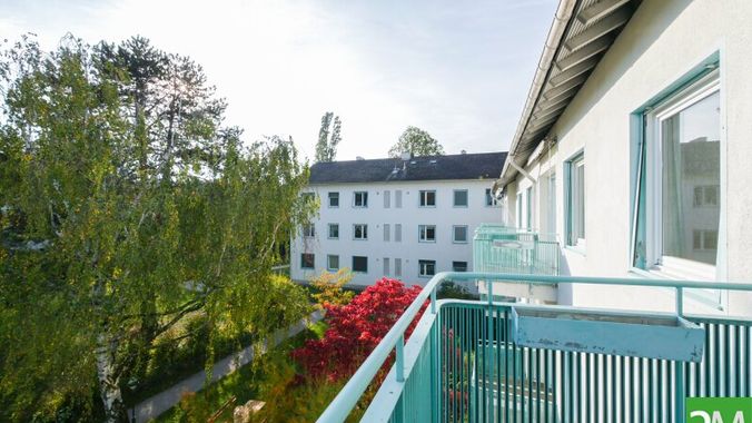 Balkon (hof- und südseitig)