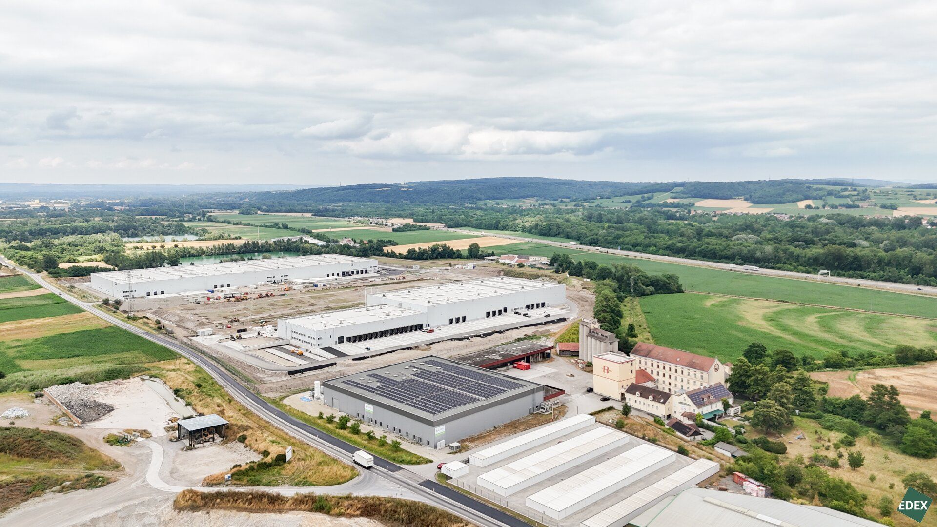 Modernes Regallager (9,5m RH) an der S33 - Ansicht 2