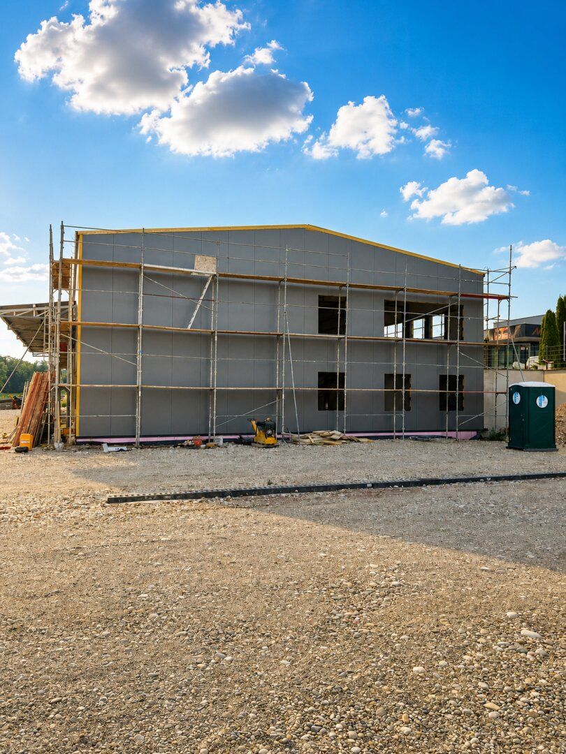 Moderne Gewerbehalle mit Bürofläche - Neubau in Toplage von Thalheim ZU KAUFEN - Ansicht 2
