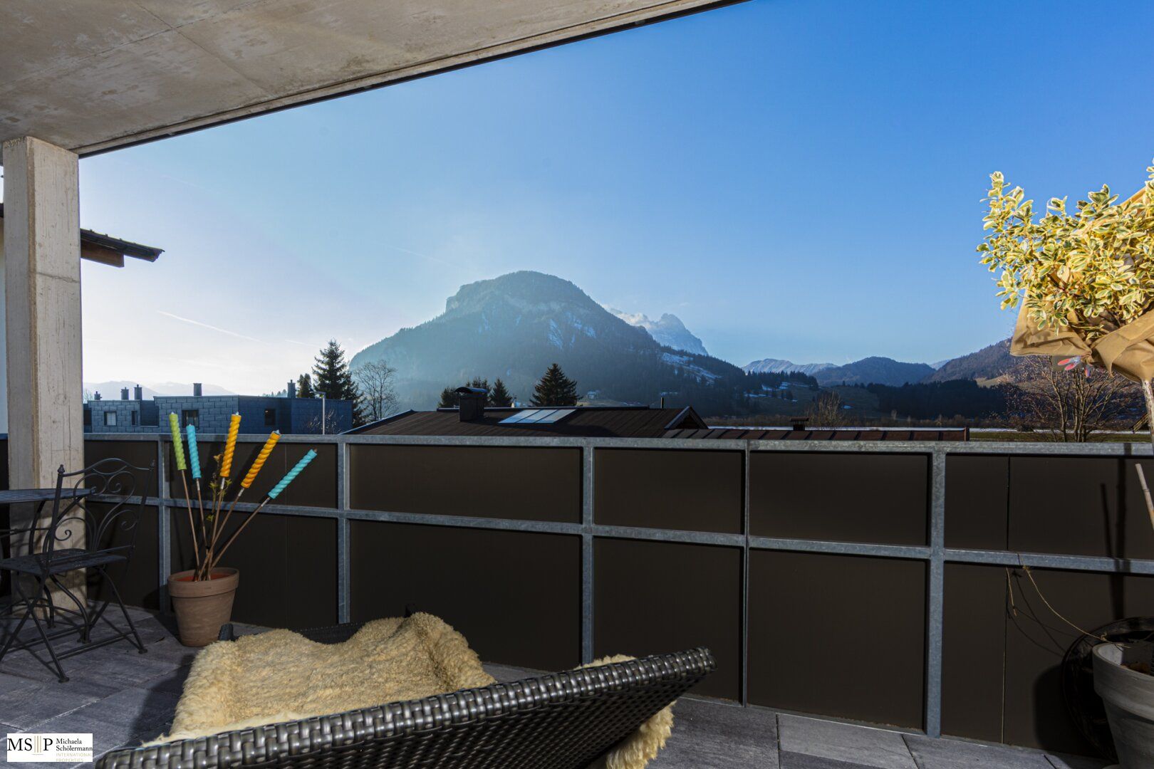 Kirchdorf in Tirol: Schöne Neubau-Wohnung mit großem Sonnenbalkon vor den Toren Kitzbühels