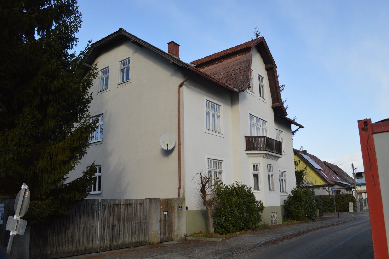 ERFOLGREICH VERKAUFT!! Mehrfamilienhaus im Zentrum von Wilhelmsburg günstig abzugeben! Baufantasie! Bauträger!