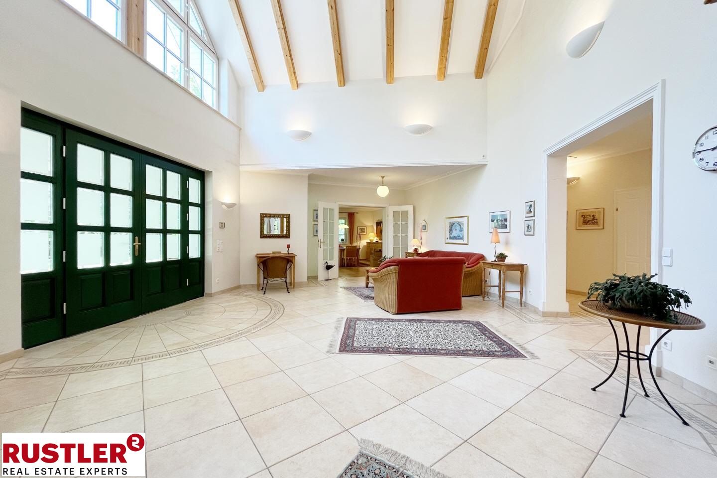 Wunderschöne Bungalow-Villa mit großzügigem Grundstück und Pool