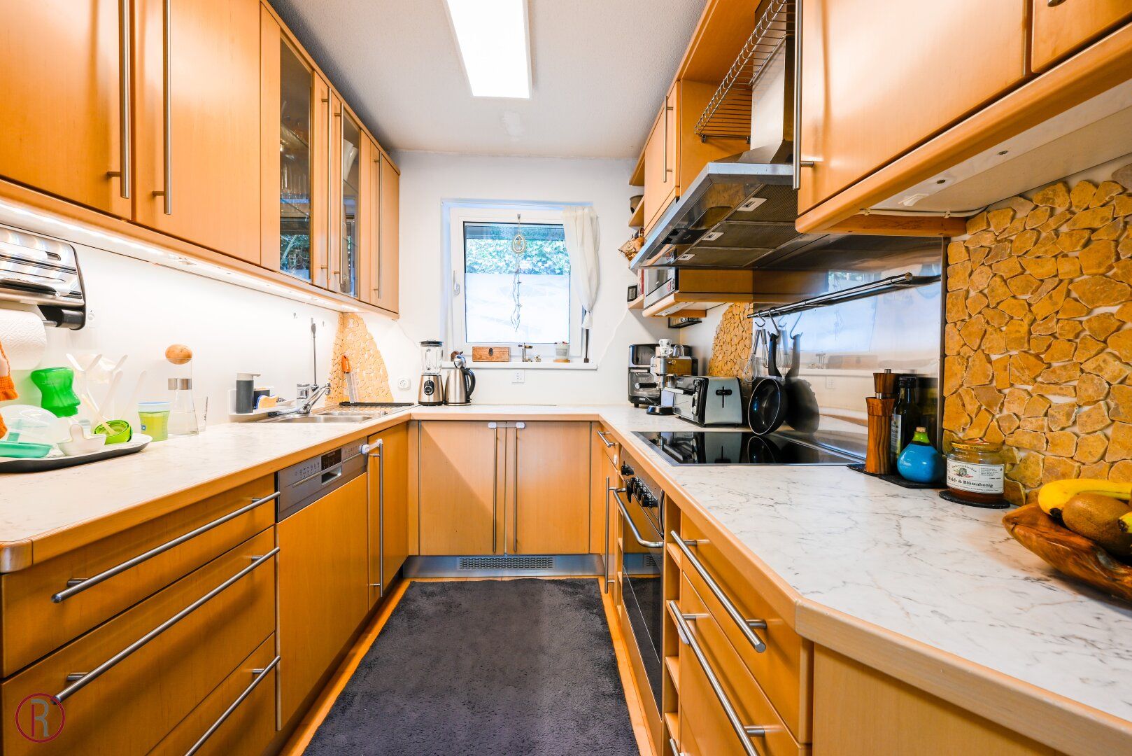 Charmante Gartenwohnung in Innsbruck: 2 Zimmer, Terrasse, Garage - Ihr neues Zuhause!