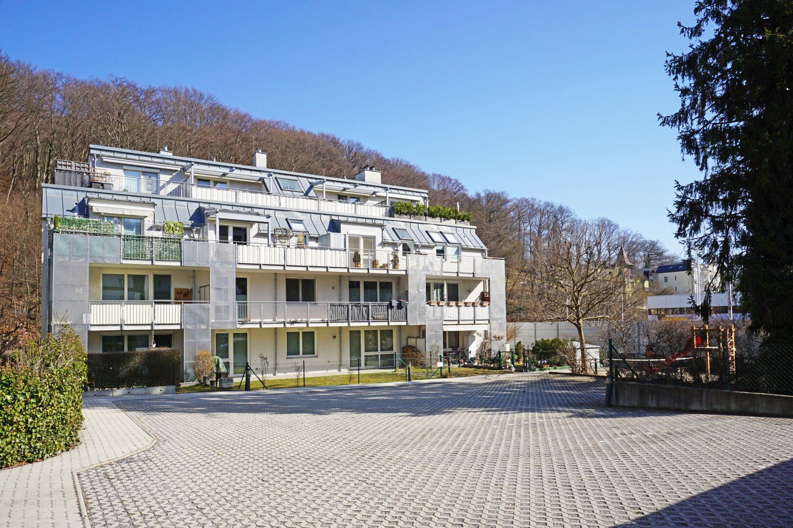 Moderne 3-Zimmer-Mietwohnung mit Eigengarten und PKW-Stellplatz in Hauptplatznähe
