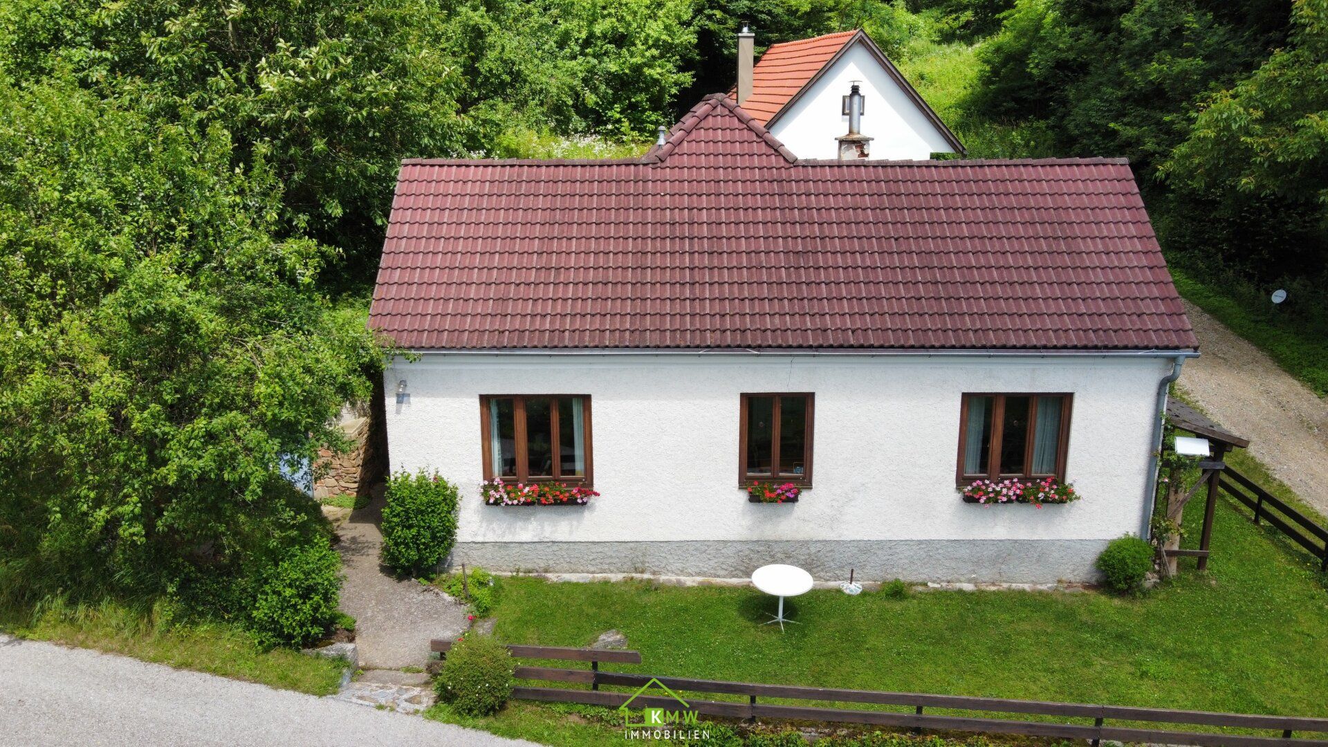 WACHAU-Nähe: Wohnhaus in Grünruhelage
