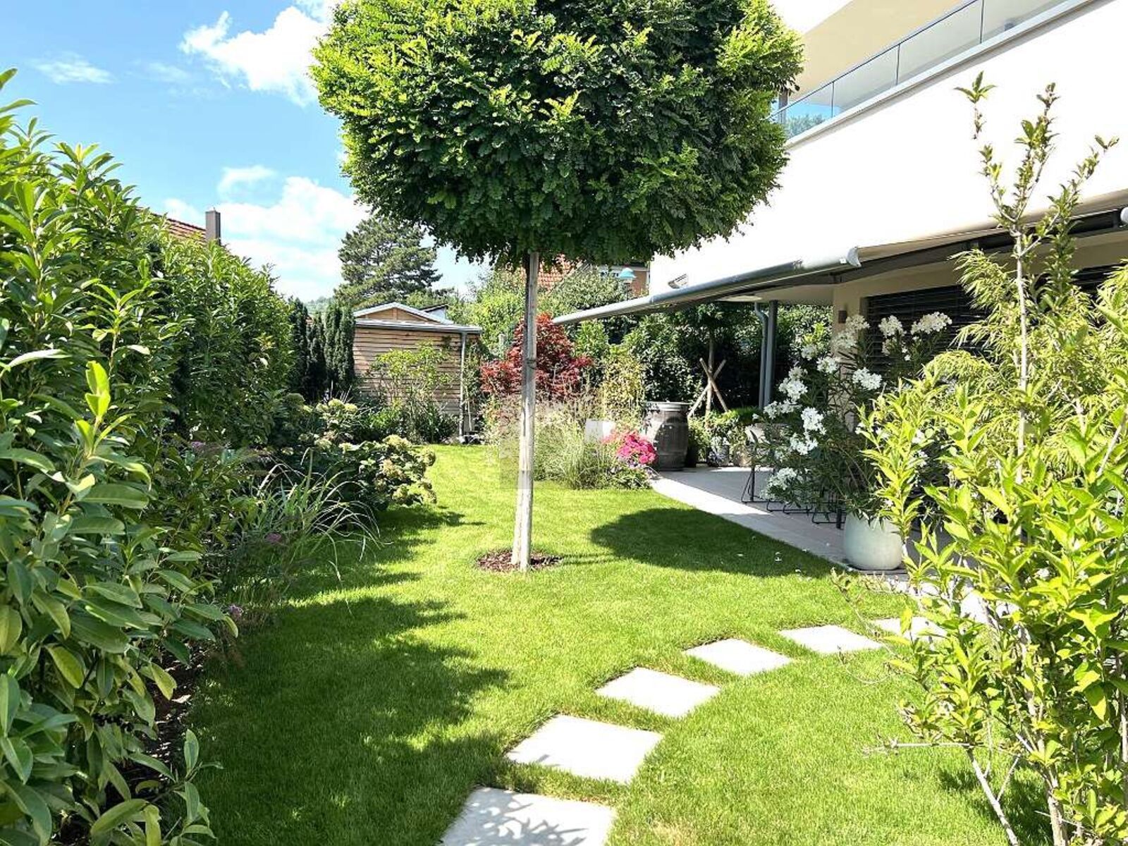 LUXURIÖSER WOHNTRAUM MIT GARTEN