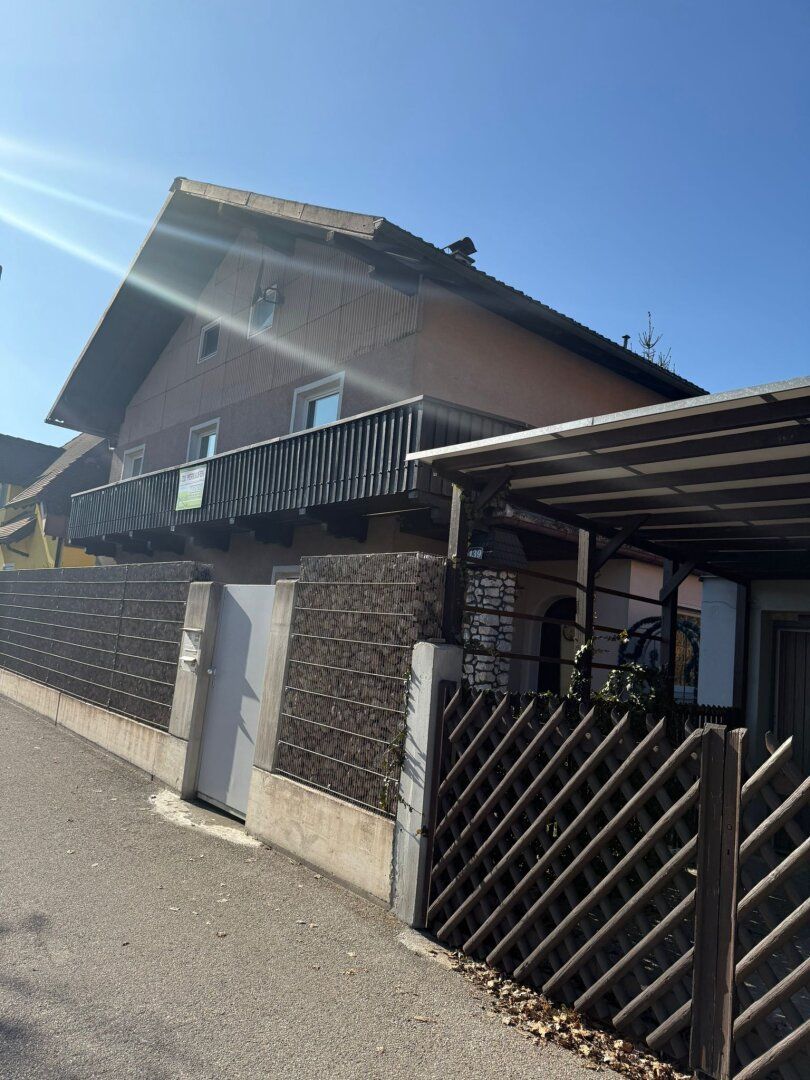 Die Liegenschaft wird im OFFENEN BIETERVERFAHREN verkauft - MEHRPARTEIENHAUS im Stadtteil Wels Pernau - AUFSTOCKUNG MÖGLICH