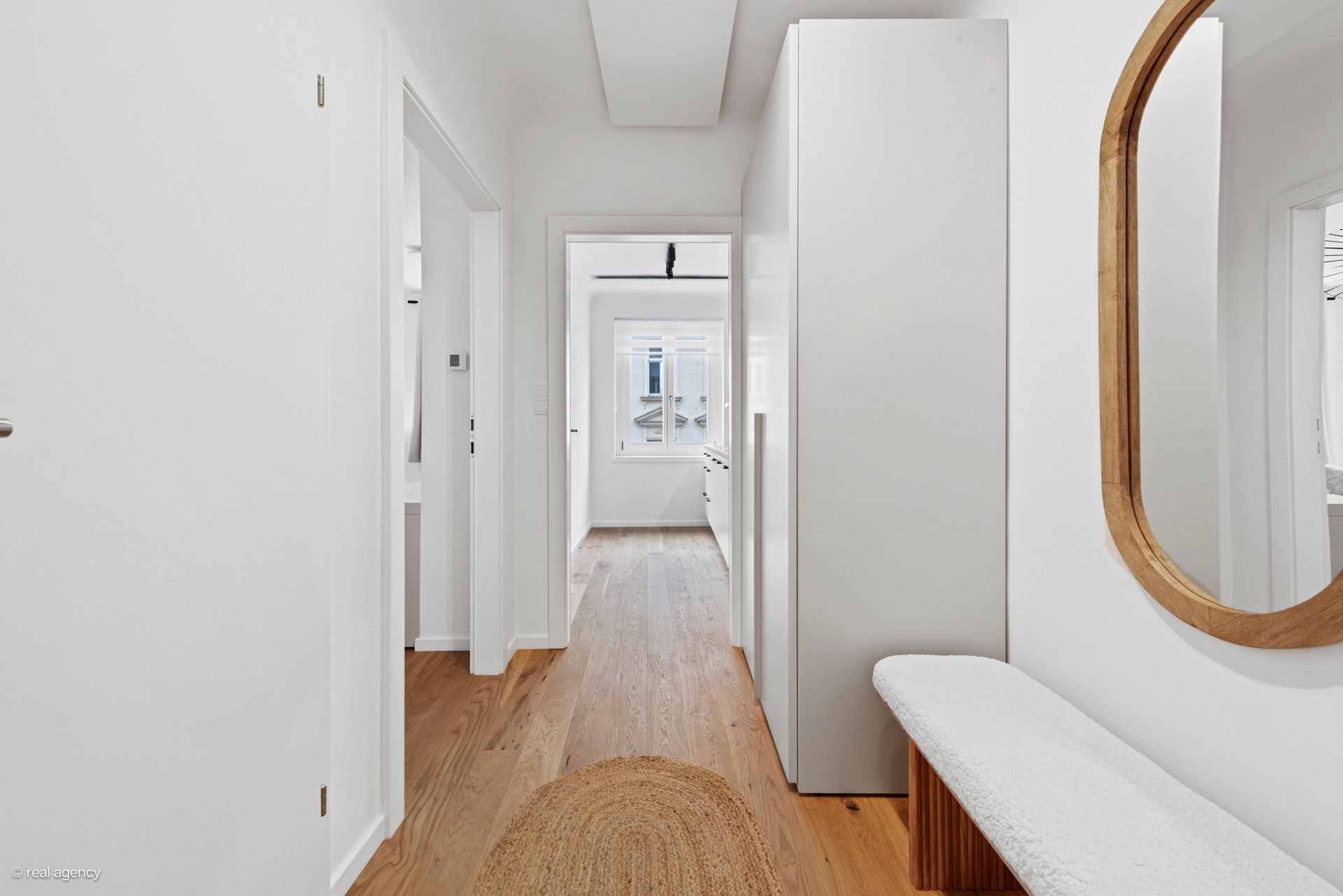 Erstbezug - top-saniertes möbliertes City Appartement in 1010 Wien
