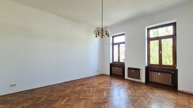 großes Zimmer gartenseitig