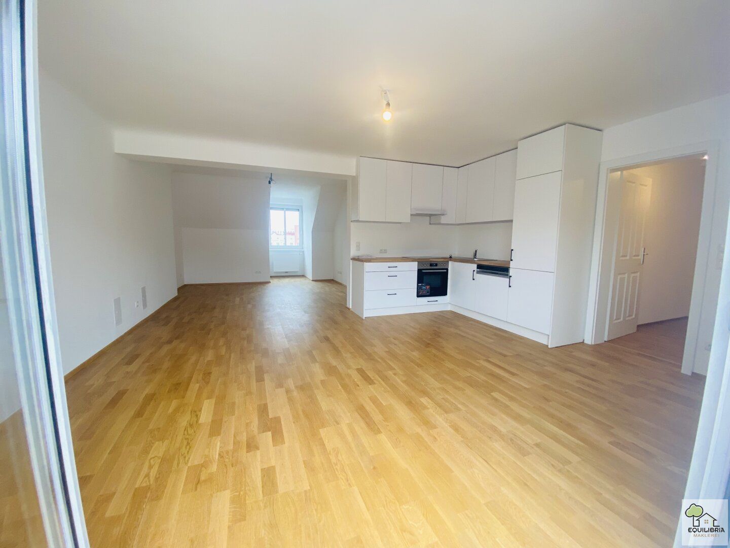 NEU SANIERTE WOHNUNG MIT ZWEI TERRASSEN