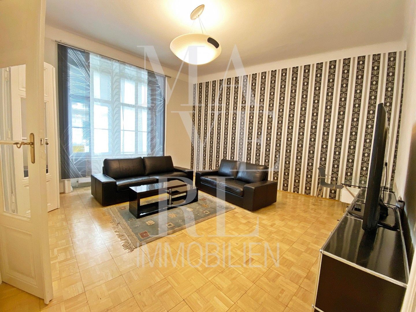 KOMPLETT MÖBLIERTE INNENSTADTWOHNUNG / 2 SCHLAFZIMMER