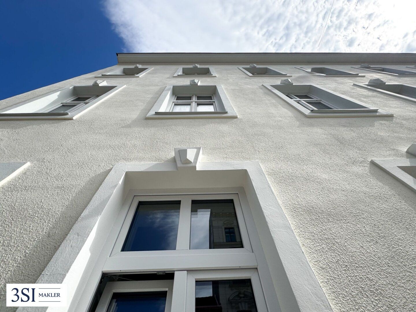 Top sanierte Erstbezug-Wohnung mit großzügiger hofseitiger Terrasse