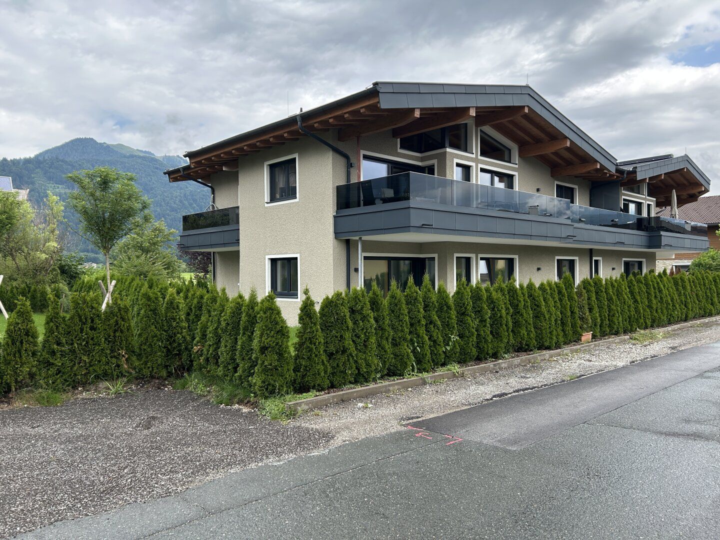 Privatsphäre & Panorama - großzügige Gartenwohnung mit zwei Terrassen in Ruhelage von Kössen