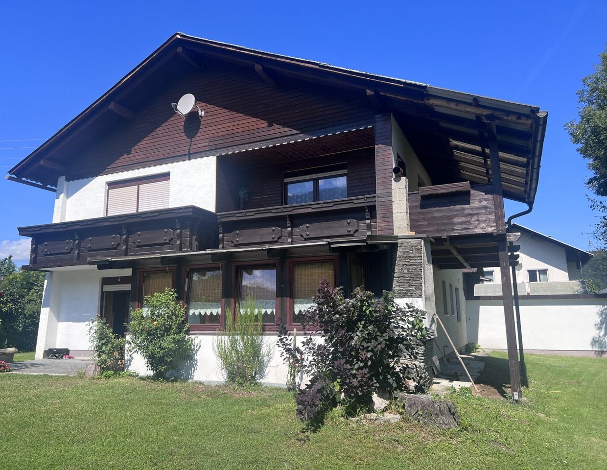 Zweifamilienhaus in Kirschentheuer bei Ferlach - 6 Zimmer, 2 Küchen, Garage und Scheune !!