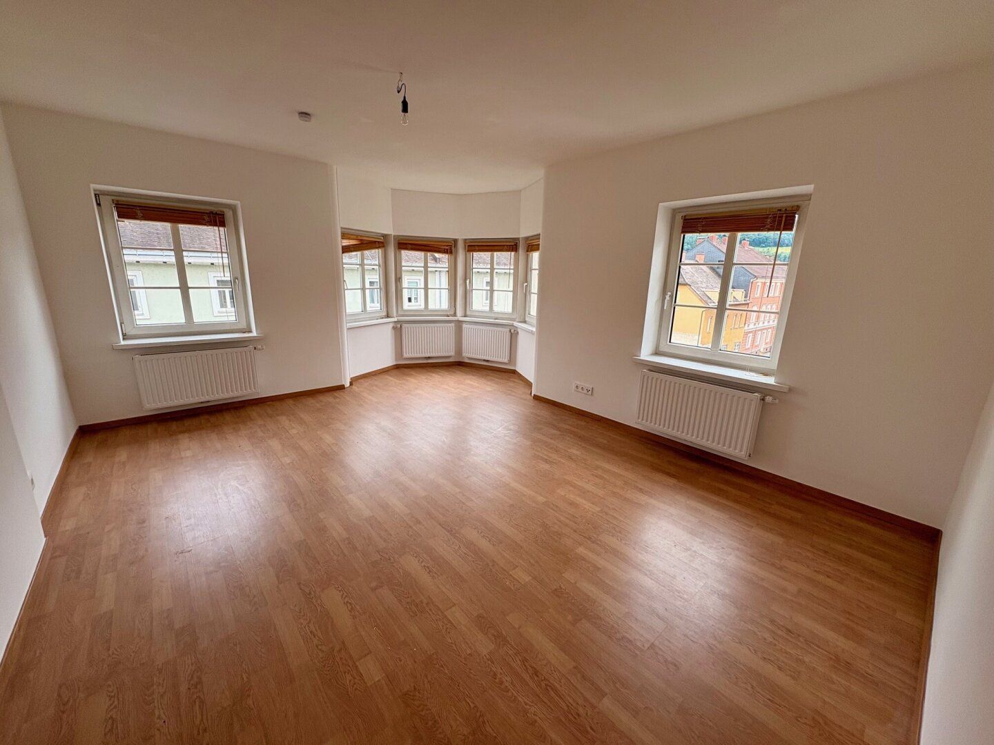 Erstbezug nach Generalsanierung - Großzügige 3 Zimmer - Judendorfer Straße 17
