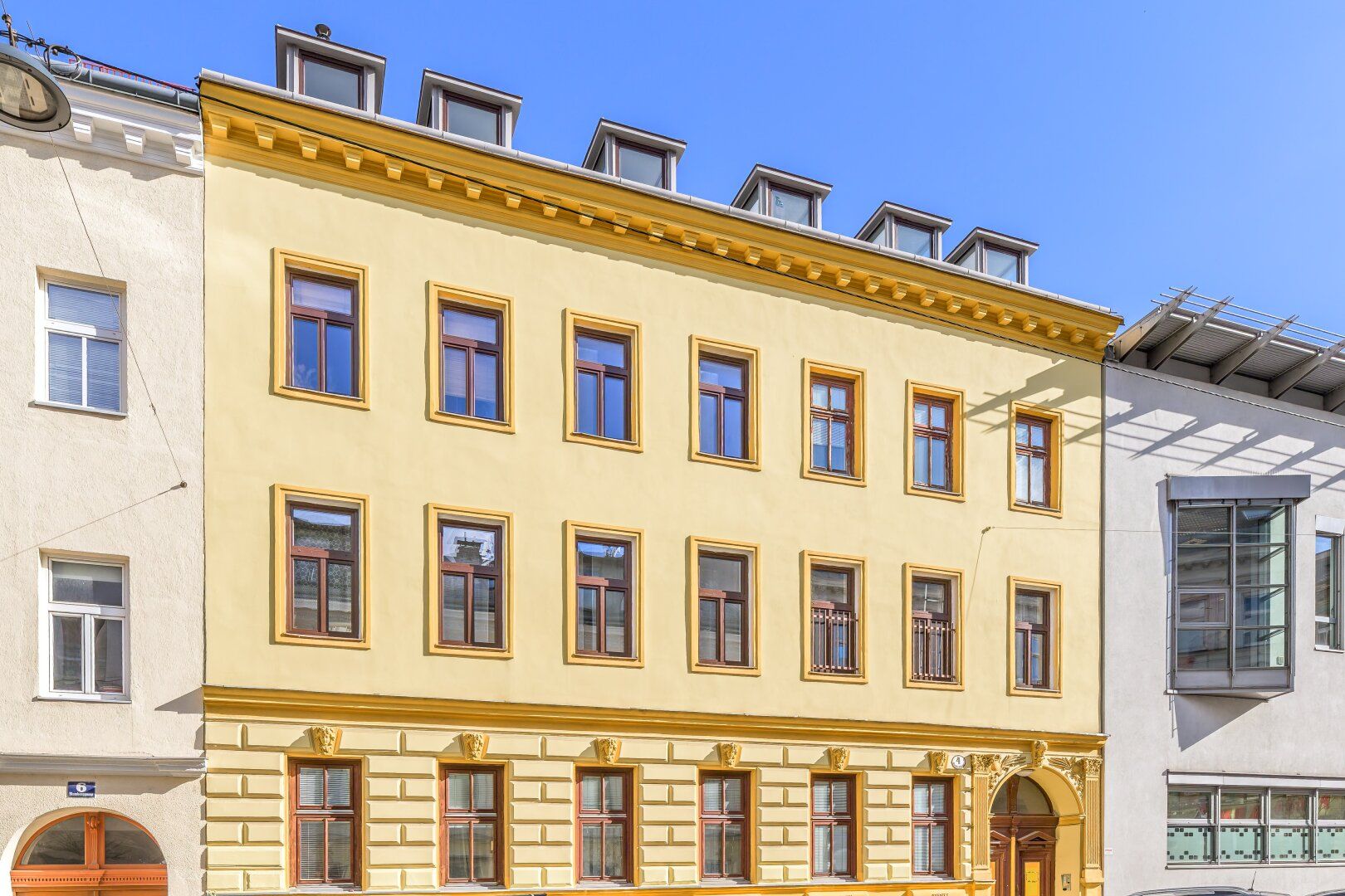 4 Wohnungen + Werkstatt/Seminarraum + DG-Wohnung inkl. Freifläche | ca. 345m2 NFL