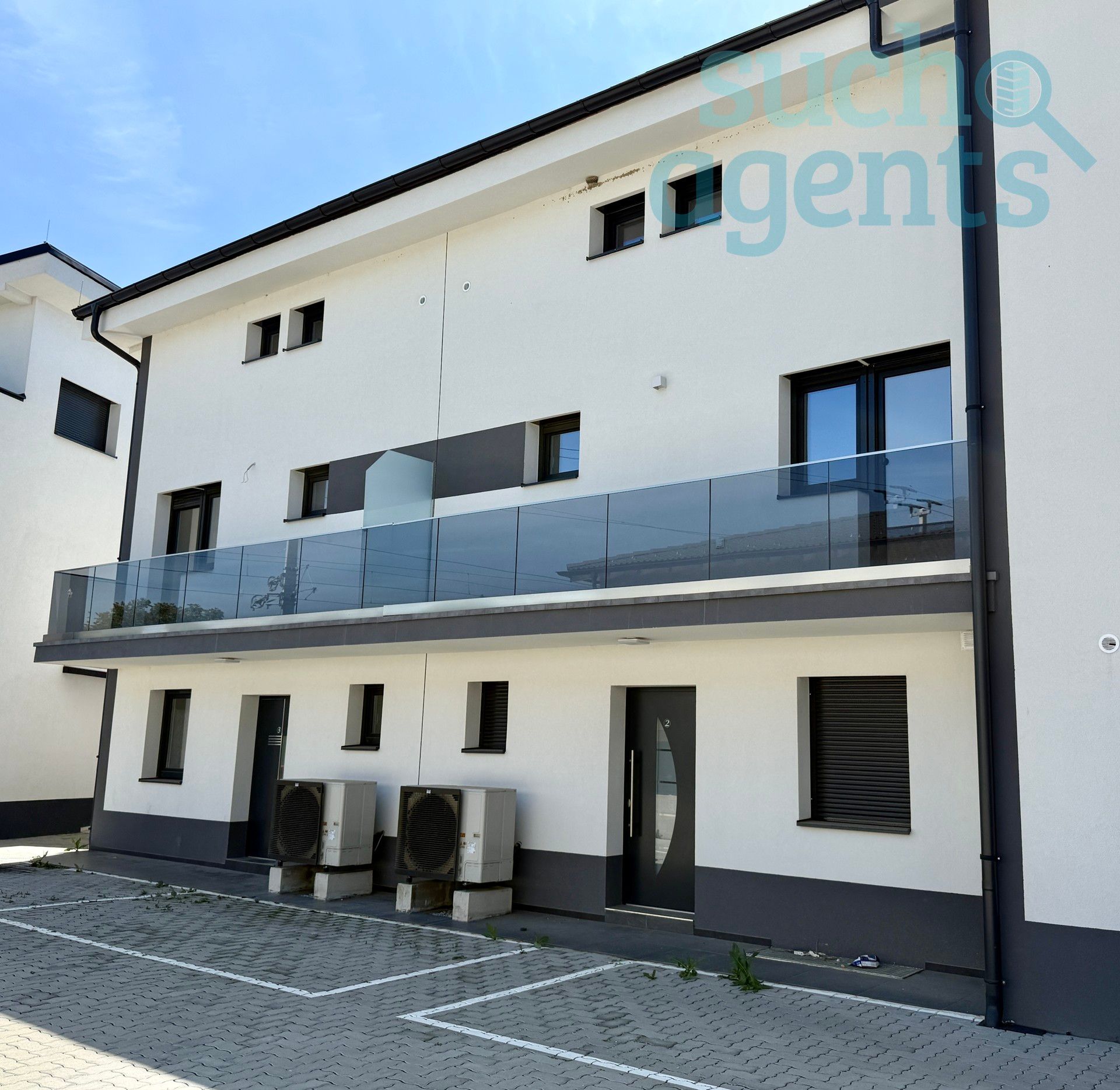 Modernes Reihenhaus in Massivbauweise inkl. 2 Parkplätze und sehr niedrige BK