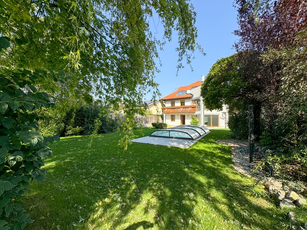 Exklusives Wohnen vor den Toren Wiens - Traumhaftes Haus mit Garten & Pool