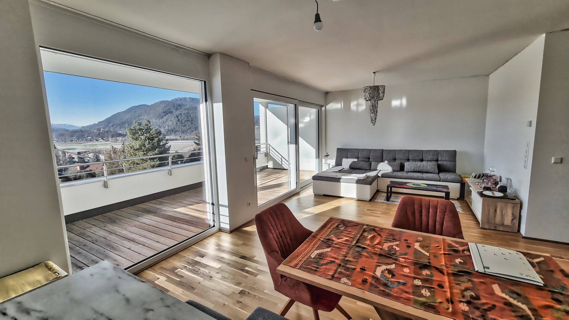Helle Neubauwohnung mit herrlicher Aussichtsterrasse nähe Klagenfurt