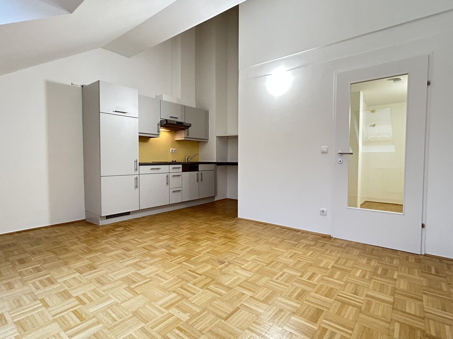 Geidorf - Sanierte 1-Zimmer-Dachgeschosswohnung mit Lift - Vista 4