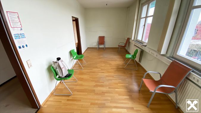 Büro 3 - derzeit Wartebereich