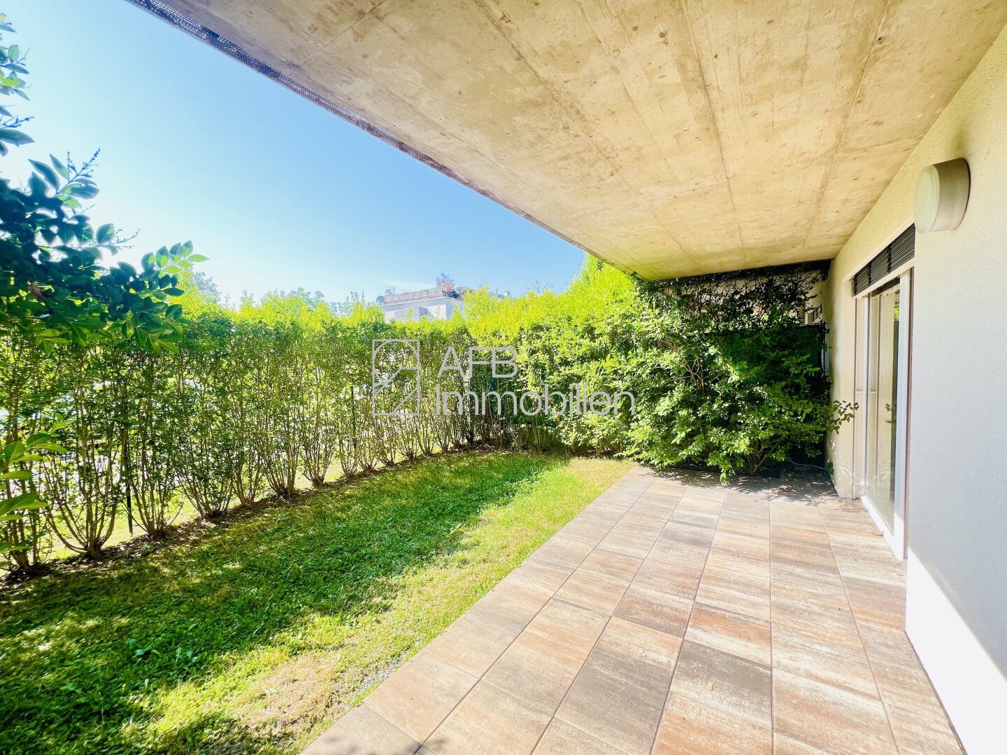 Schöne 2-Zimmer-Gartenwohnung in St. Peter mit Terrasse, Tiefgarage und Gartenanteil zu vermieten