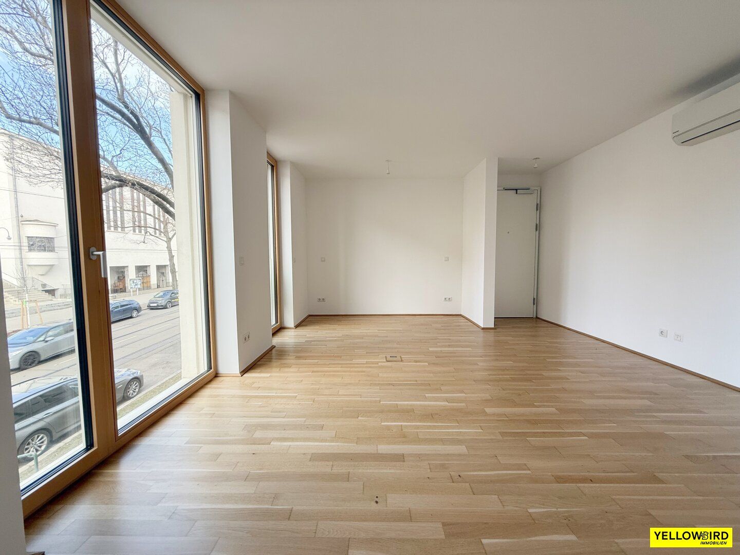Erstbezug | Große Fenster | Fußbodenheizung | Tischler Möbel