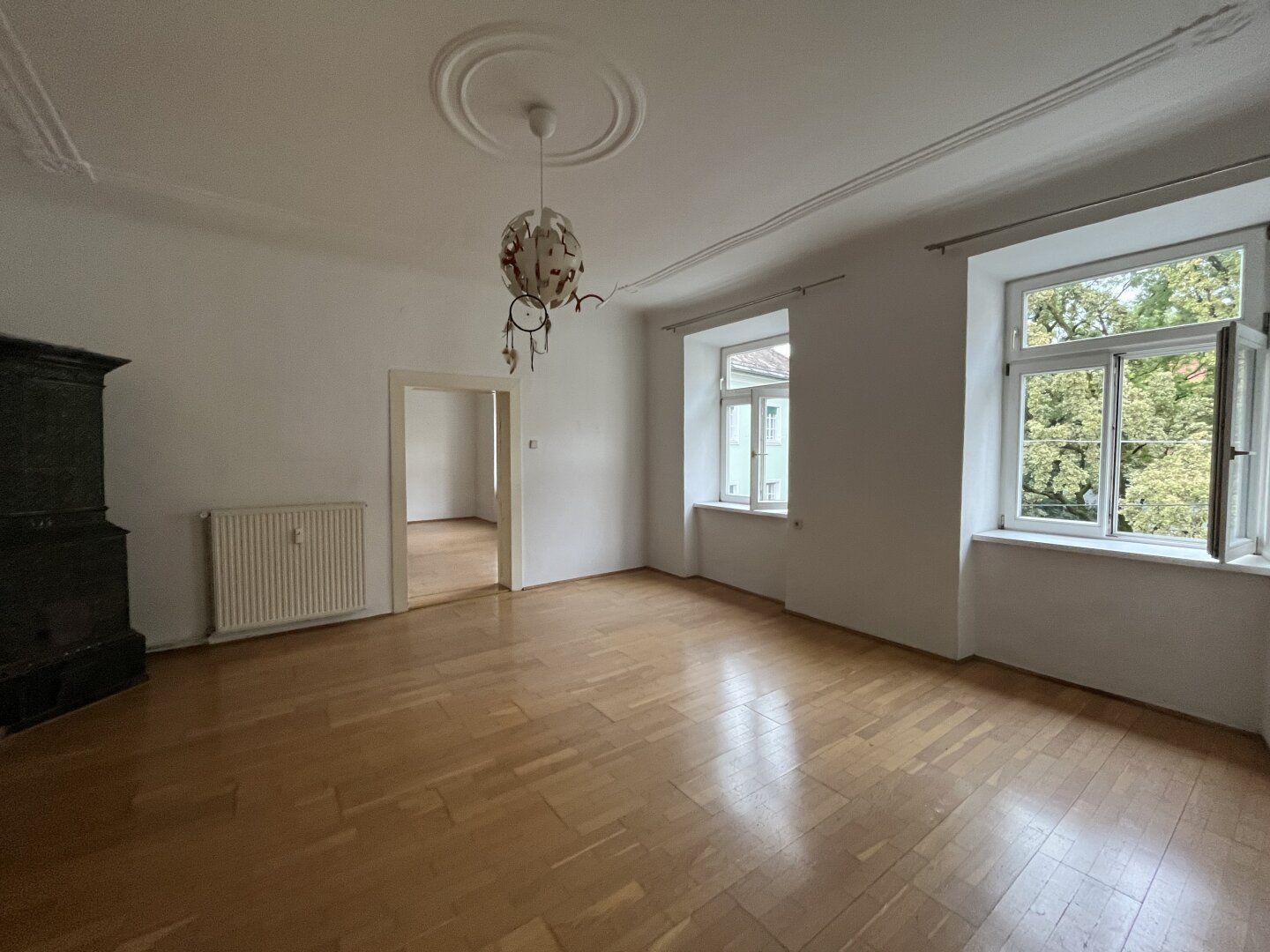 Provisionsfrei! 2 Monate mietfrei! Sehr gepflegte 2-Zimmer-Wohnung mit separater Küche in zentraler Lage ganz nahe der Inneren Stadt