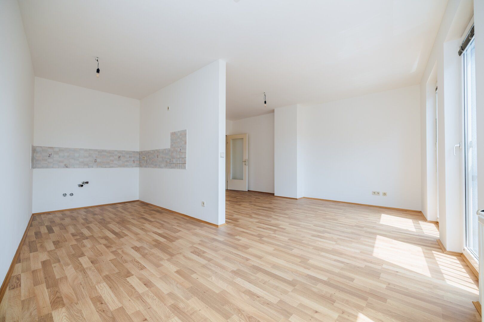 EGGENBERG I MODERN I BADEWANNE I SEHR HELL I TOP-GRUNDRISS I PARKPLATZ I 2. STOCK I LICHTDURCHFLUTET I PROJEKT WOHNEN I
