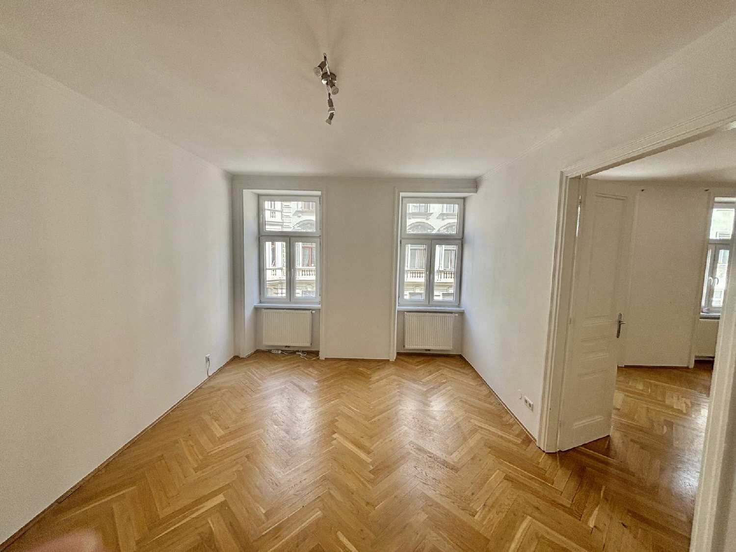 Wunderschöne 4 Zimmer Altbauwohnung - WG tauglich