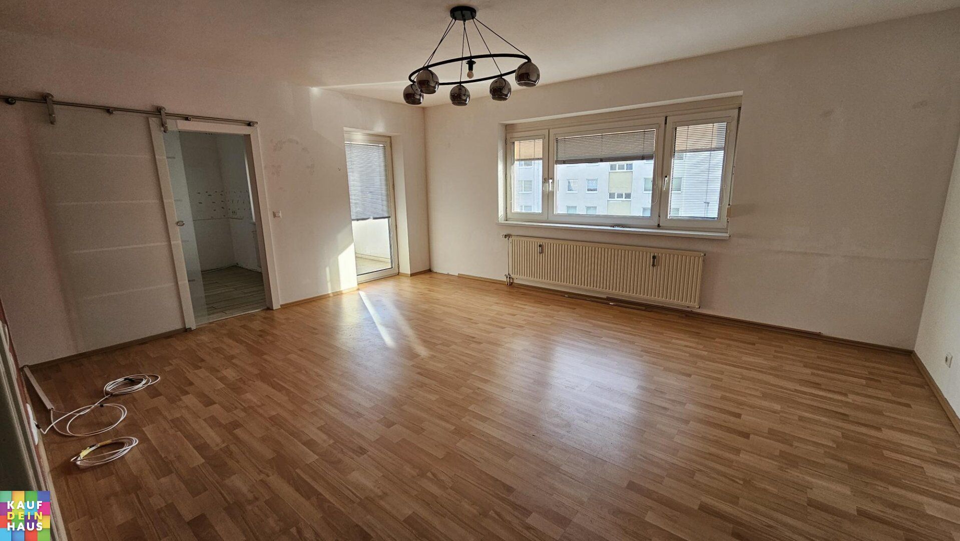 Großzügige 3 Zimmerwohnung mit Rundgang und Loggia