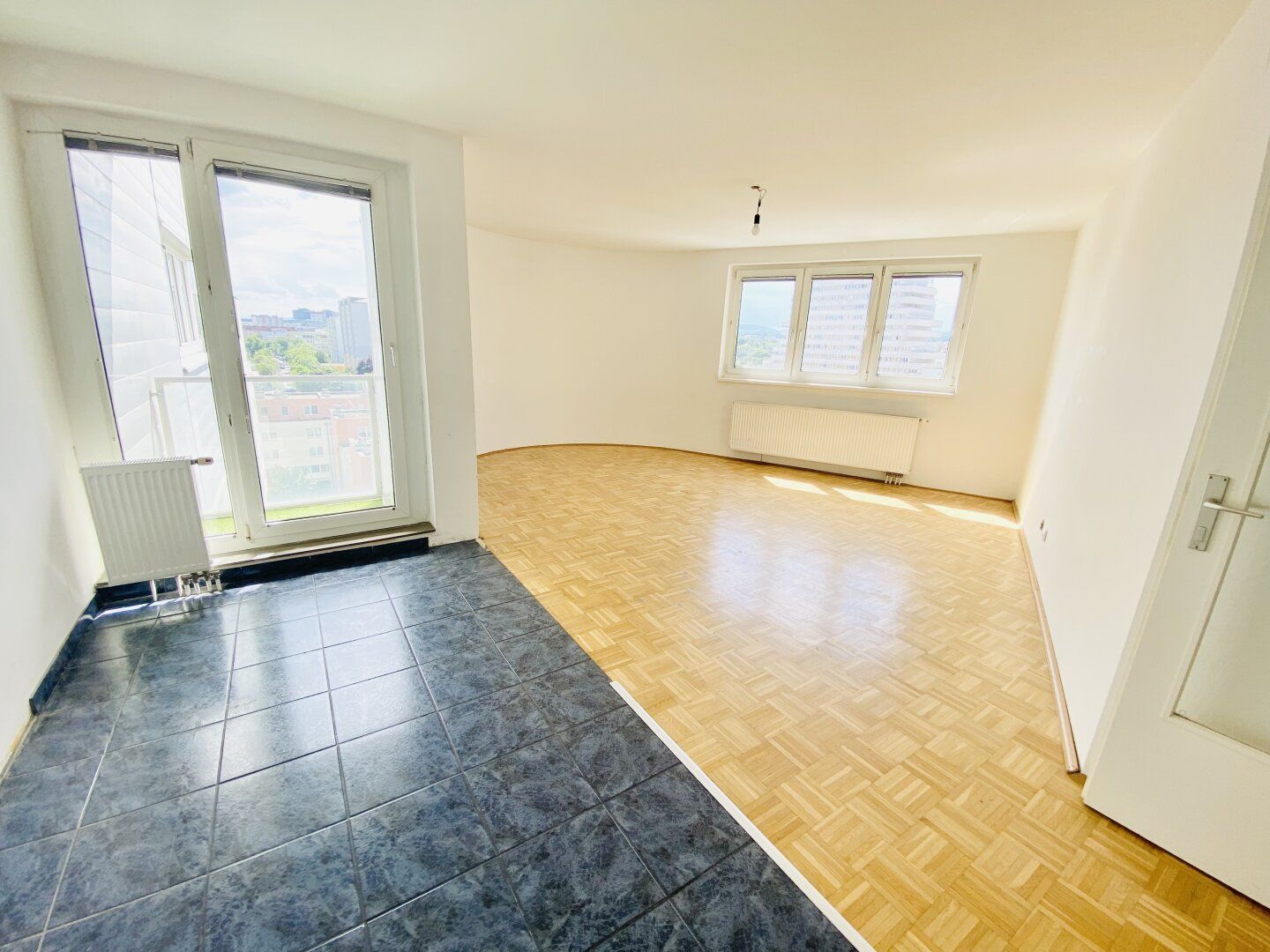 LETZTER PREIS! PROVISIONSFREI VOM EIGENTÜMER! 3-ZIMMER WOHNUNG MIT LOGGIA IN DER FORSTHAUSGASSE!