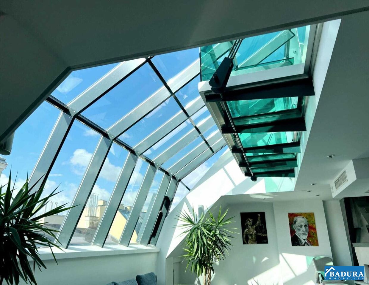 EXKLUSIVE DACHGESCHOSSWOHNUNG MIT WELLNESSBEREICH, GARAGE UND HOCHWERTIGER AUSSTATTUNG