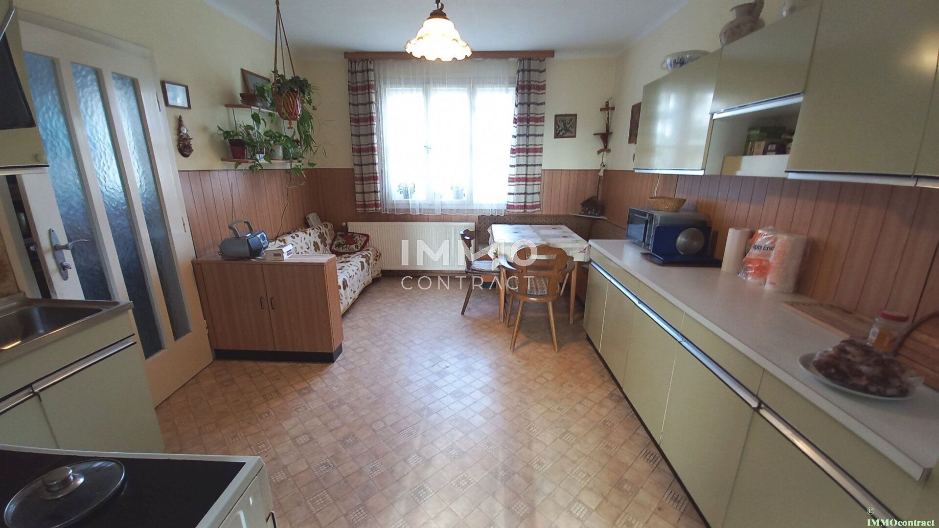 Geräumiges Mehrfamilienhaus mit großem Garten, sowie ehemaligen kleinen Geschäftslokal neben Bahnhof - View 4