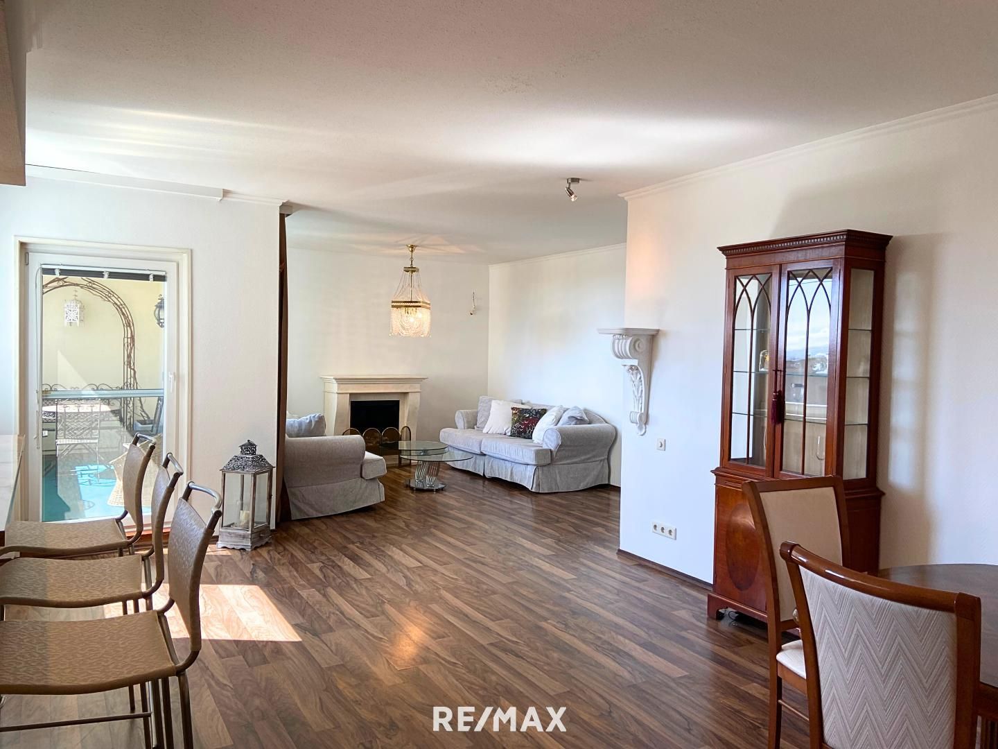 SCHÖNER WOHNEN! Helle 3 Zimmerwohnung mit Bar, Loggia und großartigem Ausblick!