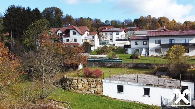 Blick auf Grundstück links