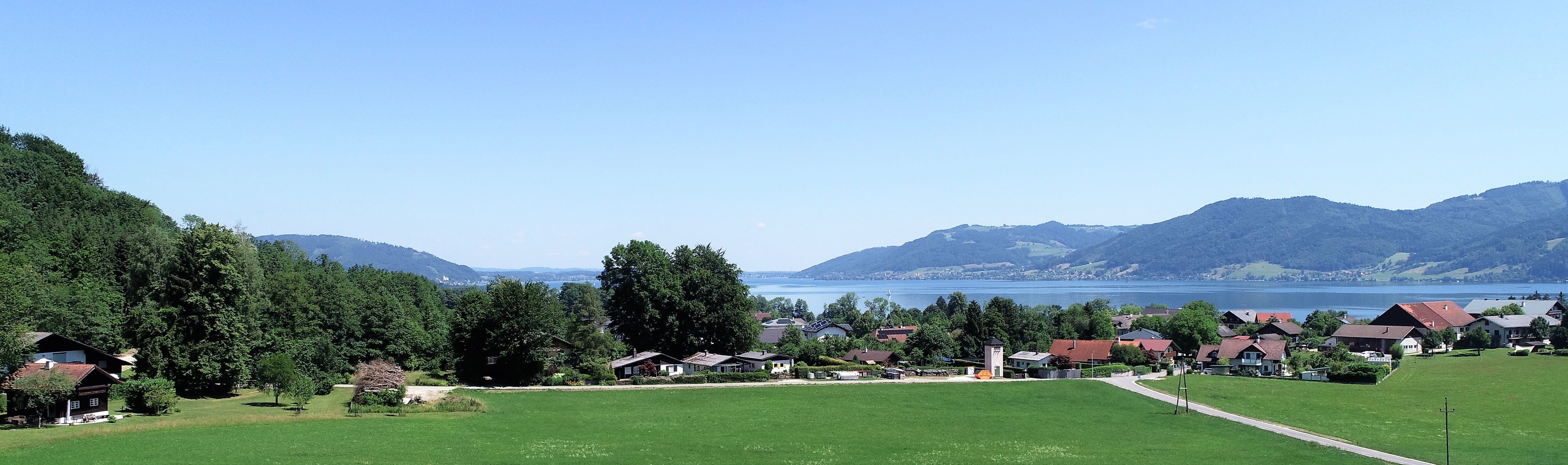 Wohnhaus in Ruhelage - Attersee-Westufer