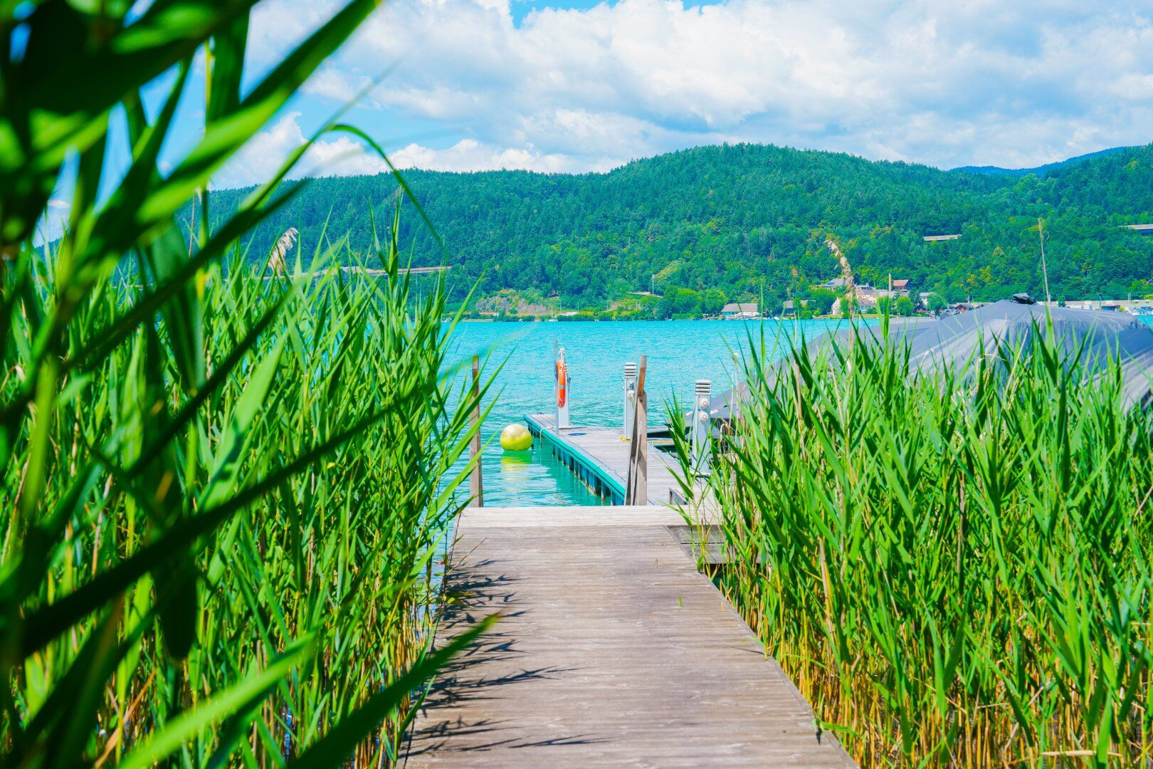 RESERVIERT - SEEWOHNUNG in der beliebten ROSENHOF Wörthersee Anlage mit atemberaubendem Ausblick