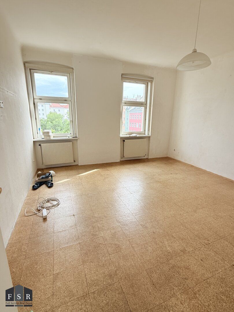 Lichtdurchflutete 4,5 Zimmer Wohnung - SANIERUNGSBEDÜRFTIG & BALKONANBAU möglich