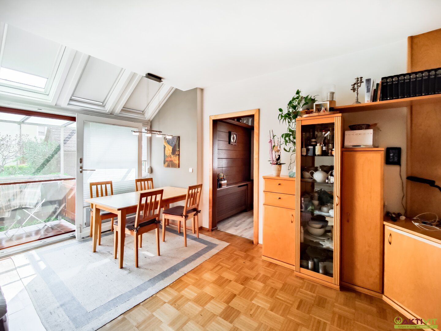 Gepflegte 4-Zimmer-Wohnung mit Garten, Balkon, Garage und Keller. - 5 Minuten vor Graz.