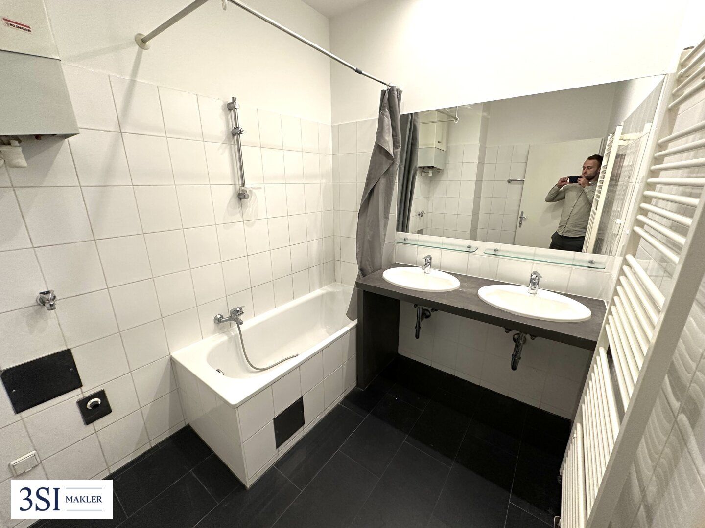 Potentieller Balkon in den begrünten Innenhof - Ruhige 3-Zimmer-Altbauwohnung - in Top-Lage des 3. Bezirks