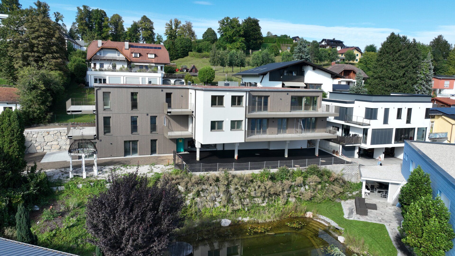 ERSTBEZUG: Wohnung mit Garten & Terrasse - Nur 500 m zum Stadtkern und zur Seepromenade